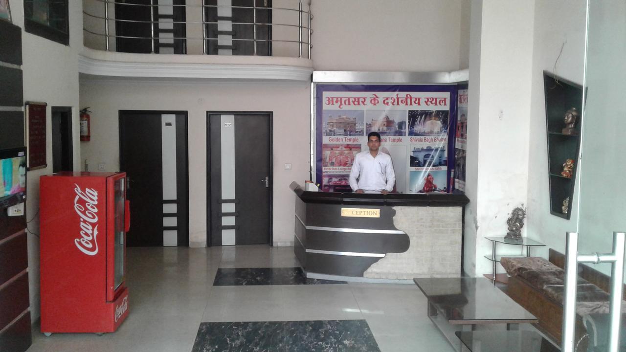 Oyo 12972 Hotel Krishna Castle Amritsar Esterno foto
