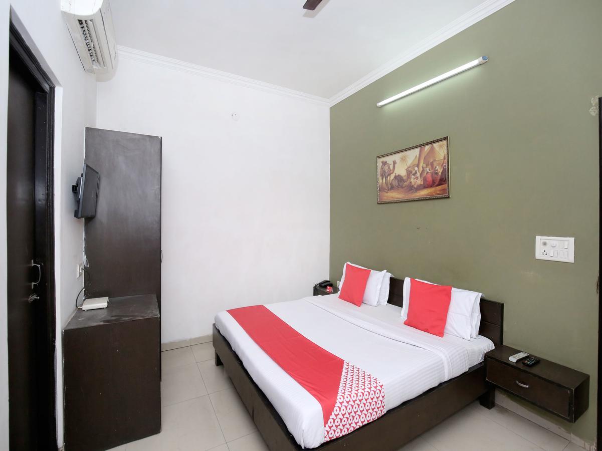 Oyo 12972 Hotel Krishna Castle Amritsar Esterno foto