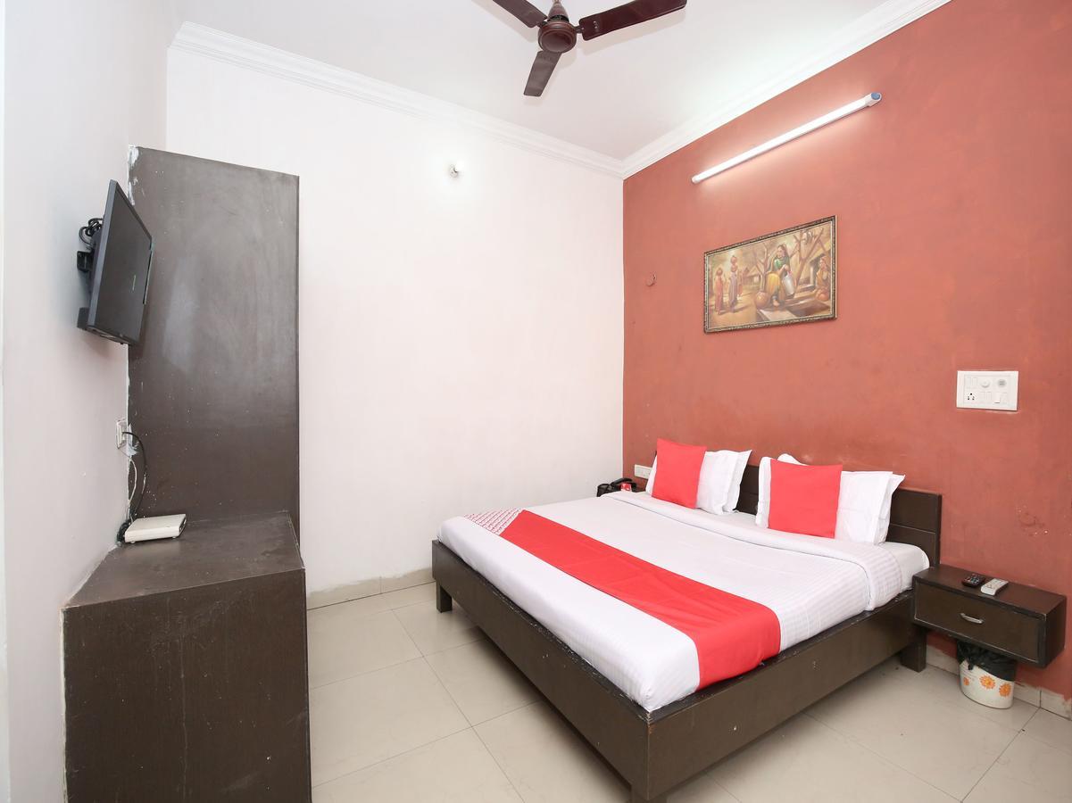 Oyo 12972 Hotel Krishna Castle Amritsar Esterno foto