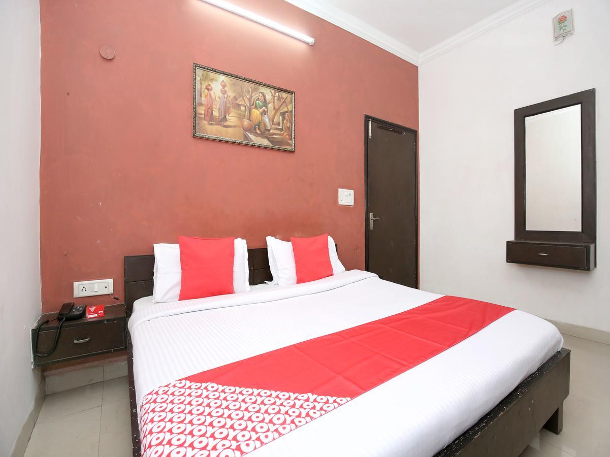 Oyo 12972 Hotel Krishna Castle Amritsar Esterno foto