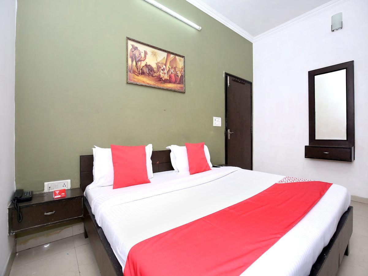 Oyo 12972 Hotel Krishna Castle Amritsar Esterno foto