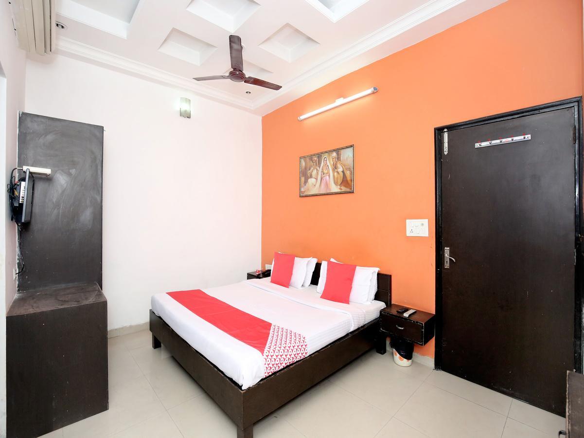 Oyo 12972 Hotel Krishna Castle Amritsar Esterno foto