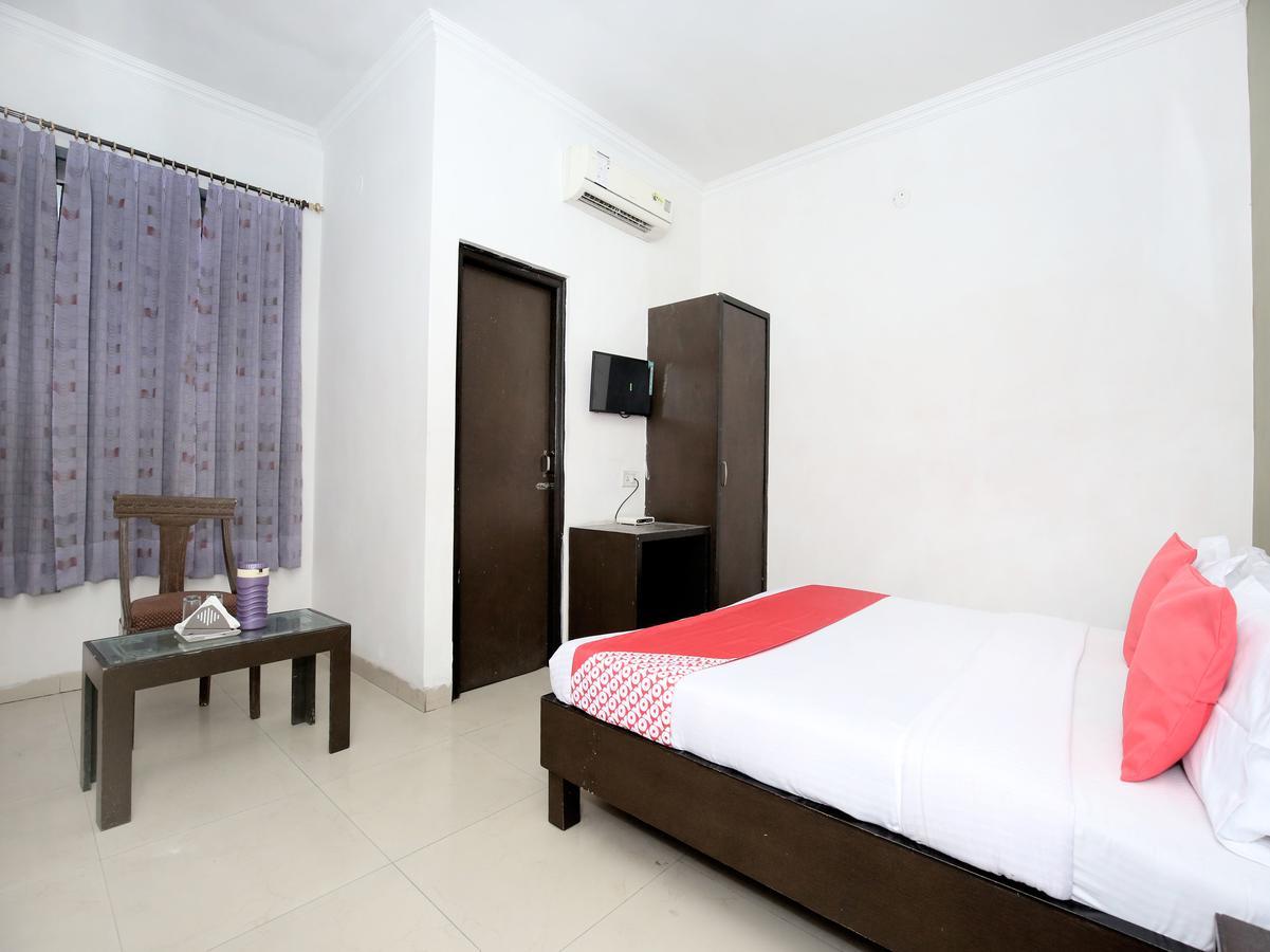 Oyo 12972 Hotel Krishna Castle Amritsar Esterno foto