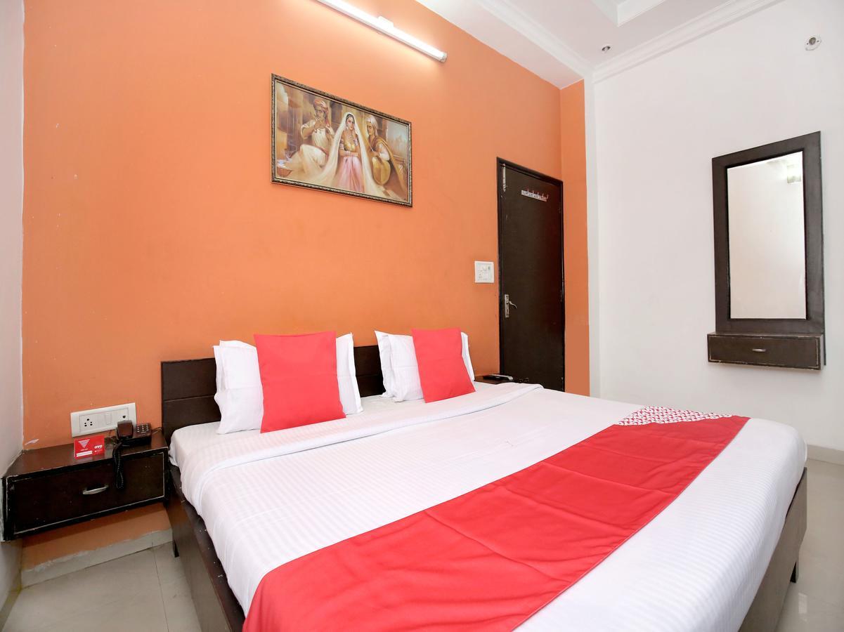 Oyo 12972 Hotel Krishna Castle Amritsar Esterno foto