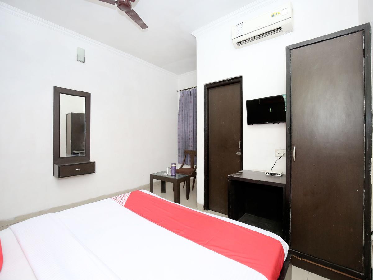 Oyo 12972 Hotel Krishna Castle Amritsar Esterno foto