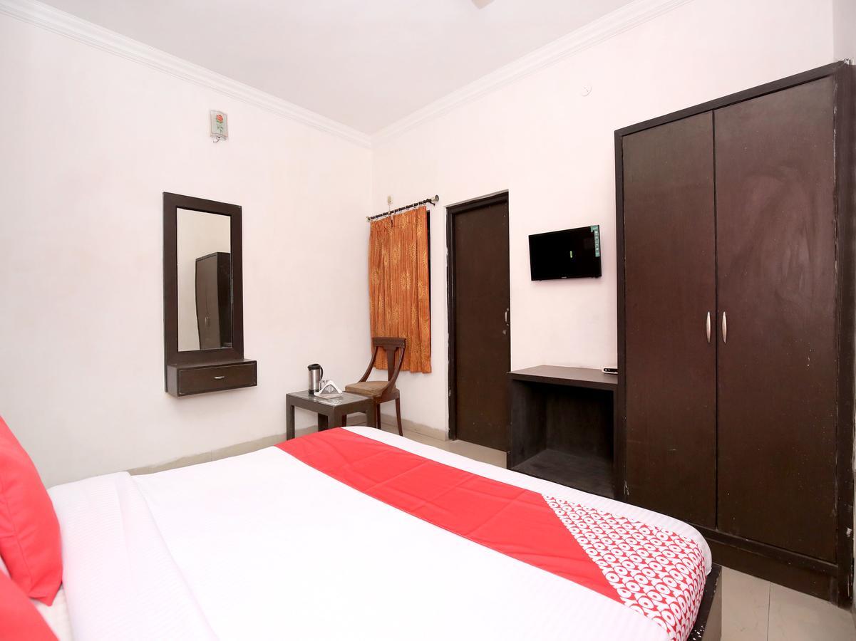 Oyo 12972 Hotel Krishna Castle Amritsar Esterno foto